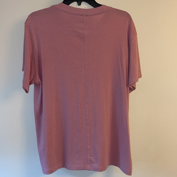 Lululemon dusty rose t-shirt like NEW! - Picture 3 of 5